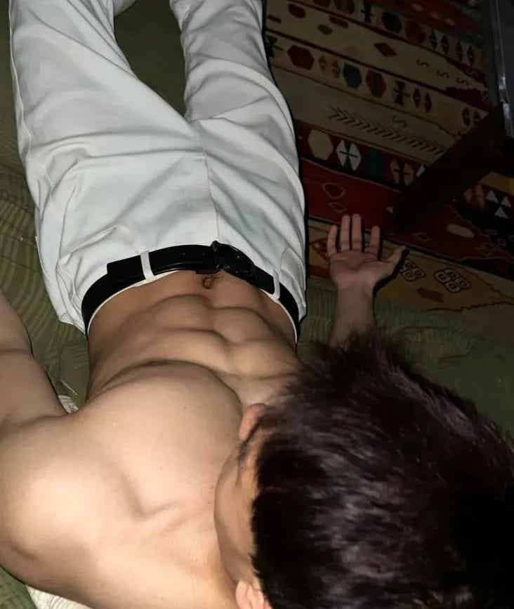 图片[1]-痞子范儿钻石男大，这肉体绝了~-小蓝短视频