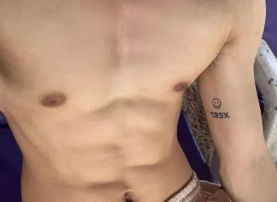 痞子范儿钻石男大，这肉体绝了~