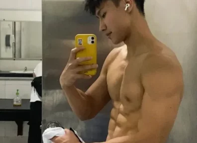 性张力拉满！钻石黑皮体育生，原生态男孩