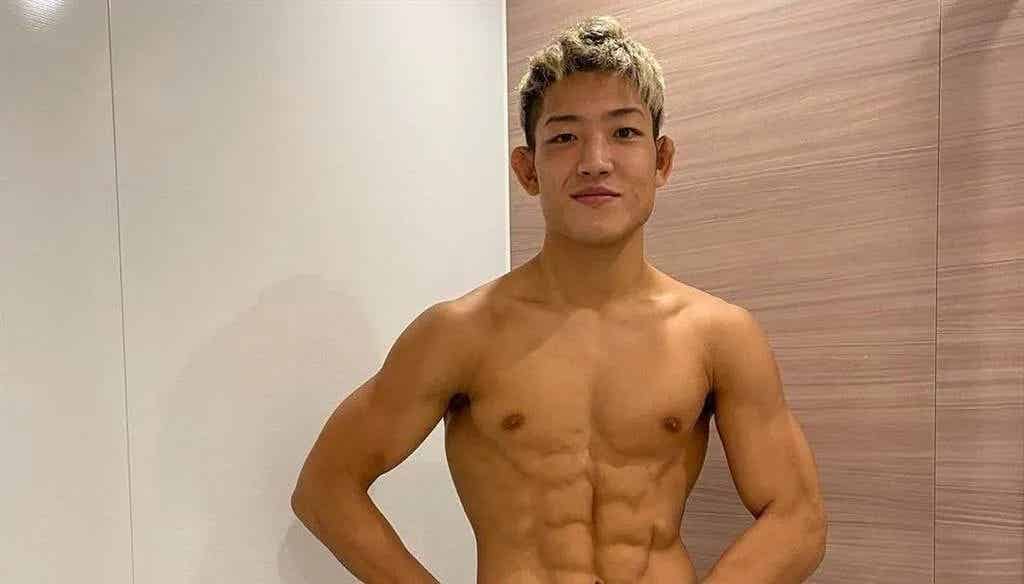 图片[1]-亚洲最帅的格斗运动员，被爆为了两万块曾下海！-小蓝短视频