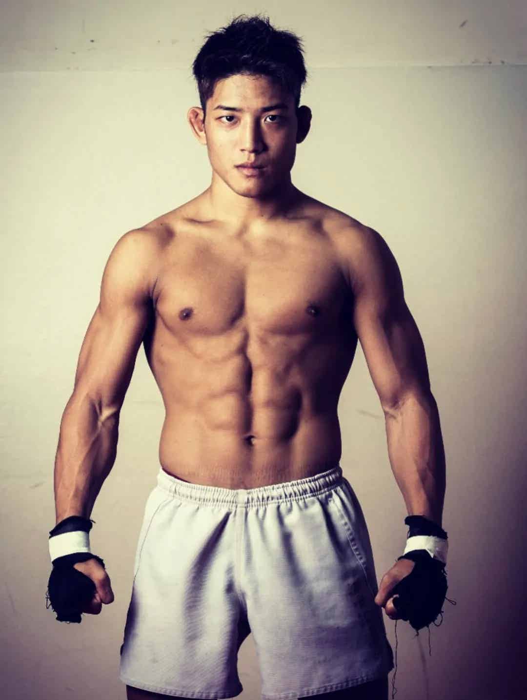 图片[6]-亚洲最帅的格斗运动员，被爆为了两万块曾下海！-小蓝短视频