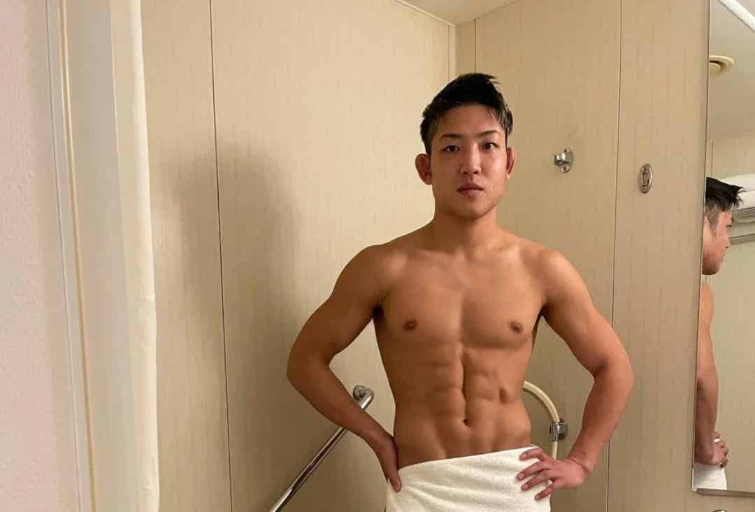 图片[8]-亚洲最帅的格斗运动员，被爆为了两万块曾下海！-小蓝短视频