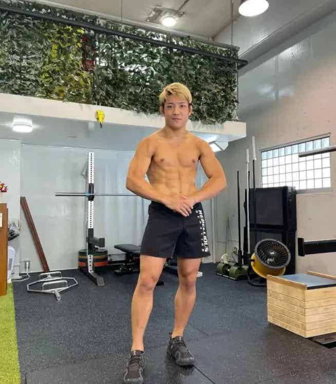 图片[9]-亚洲最帅的格斗运动员，被爆为了两万块曾下海！-小蓝短视频