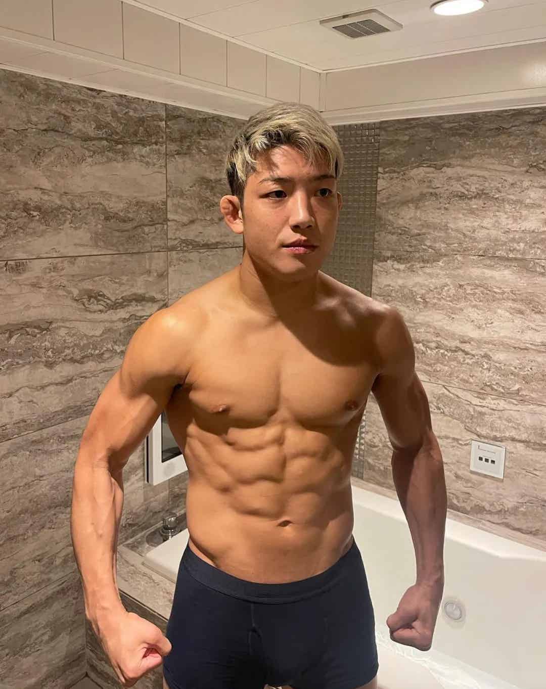 图片[11]-亚洲最帅的格斗运动员，被爆为了两万块曾下海！-小蓝短视频