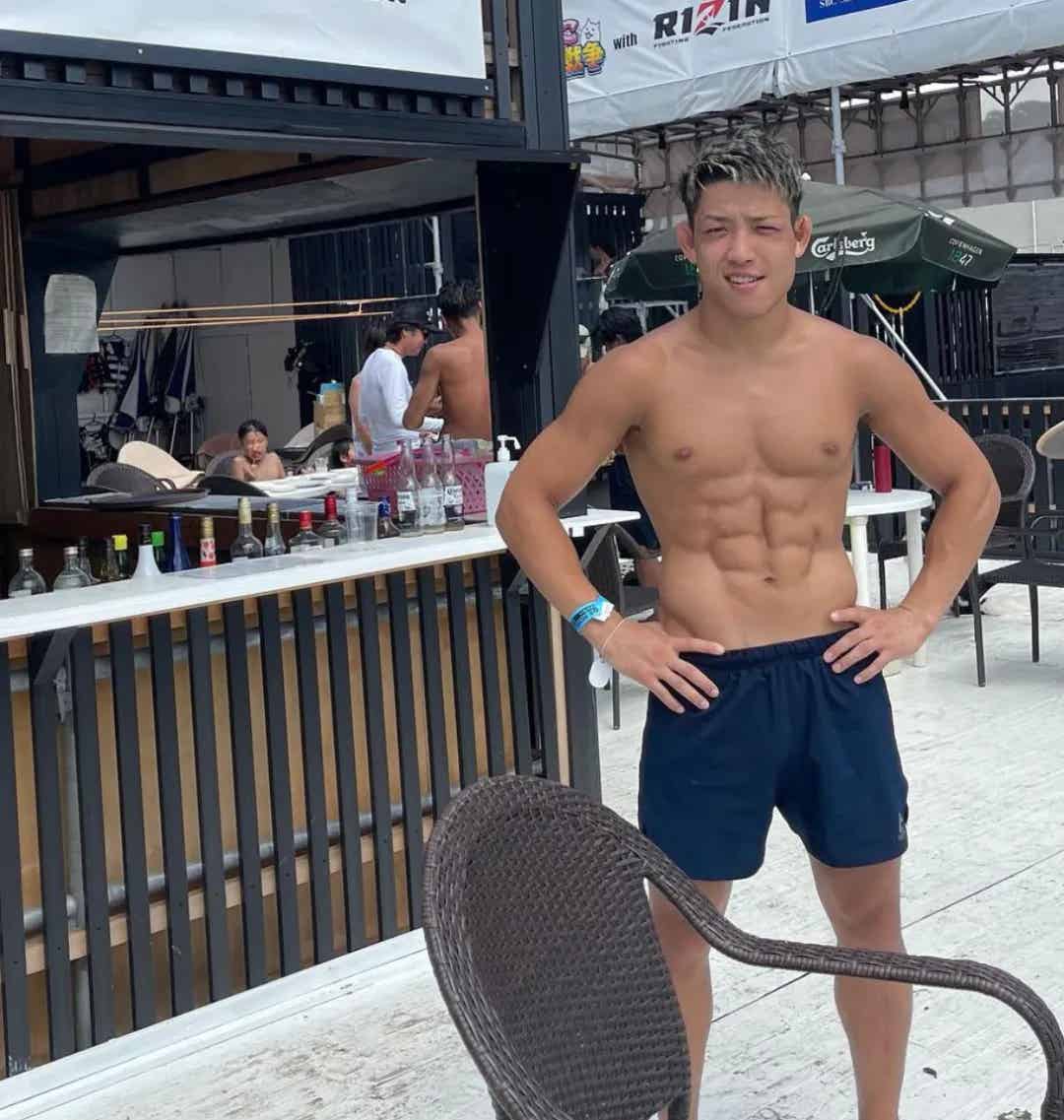 图片[12]-亚洲最帅的格斗运动员，被爆为了两万块曾下海！-小蓝短视频