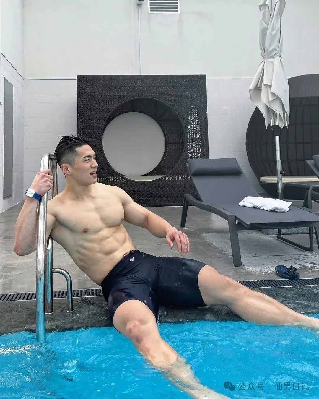 图片[3]-综艺健身教练爆红！网友在线表白：这口天菜我先吃……-小蓝短视频