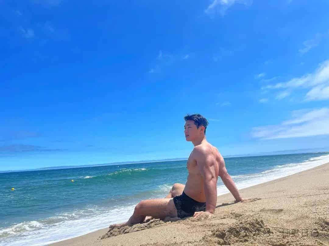 图片[13]-综艺健身教练爆红！网友在线表白：这口天菜我先吃……-小蓝短视频