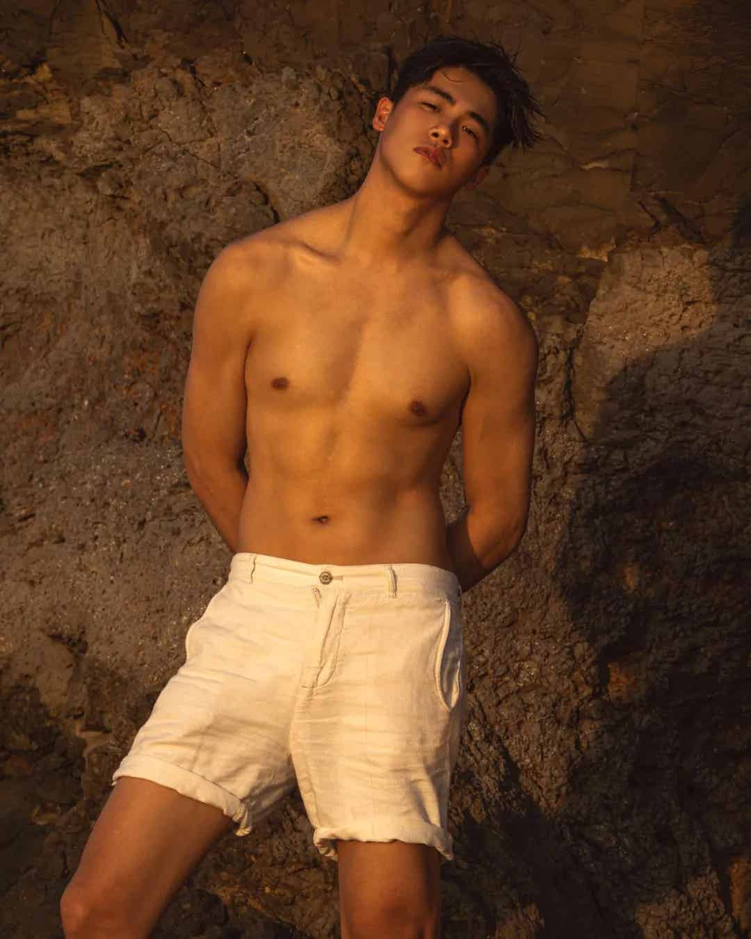 图片[15]-这个穿CK爱秀内裤边的男网红，真的好帅啊但歌好难听！-小蓝短视频