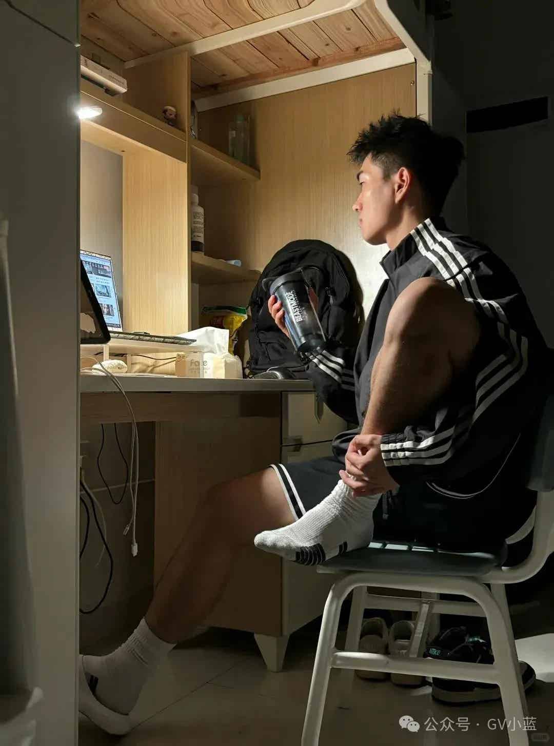 我和直男室友发生的一些事-小蓝短视频