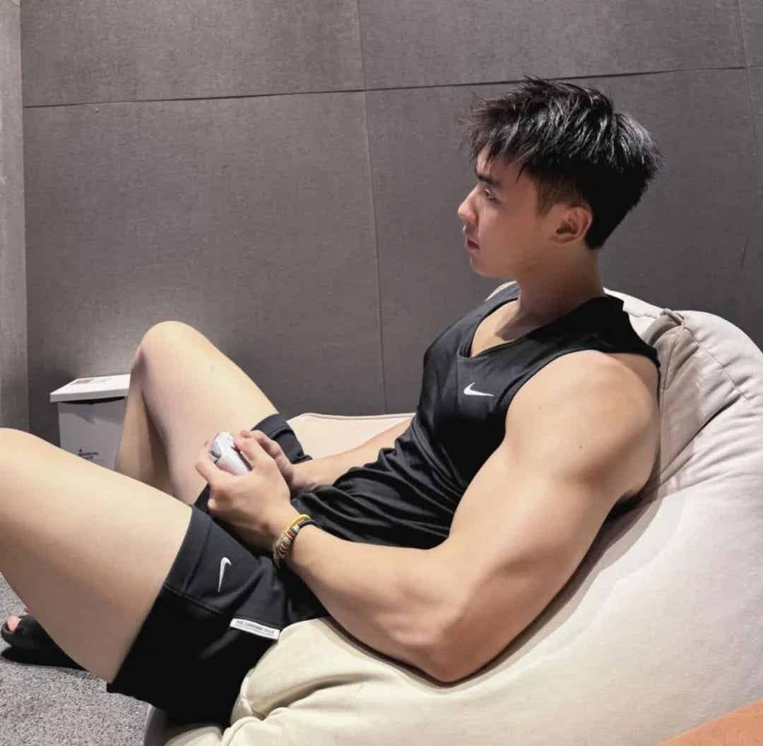 图片[1]-和体育生过夜，东北直男能有多开放-小蓝短视频