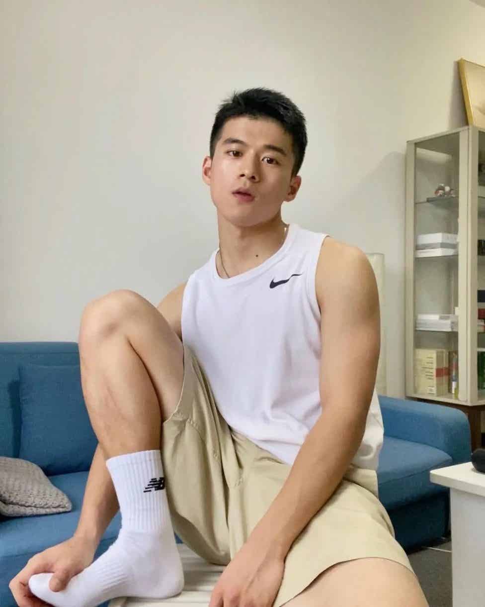 图片[1]-肌肉小奶狗落尔洛有多让人上头？！-小蓝短视频