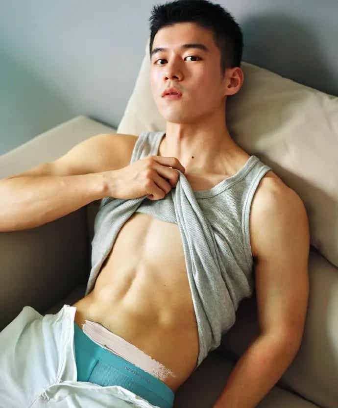 图片[3]-肌肉小奶狗落尔洛有多让人上头？！-小蓝短视频