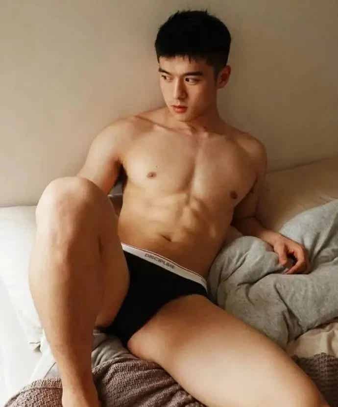 图片[4]-肌肉小奶狗落尔洛有多让人上头？！-小蓝短视频