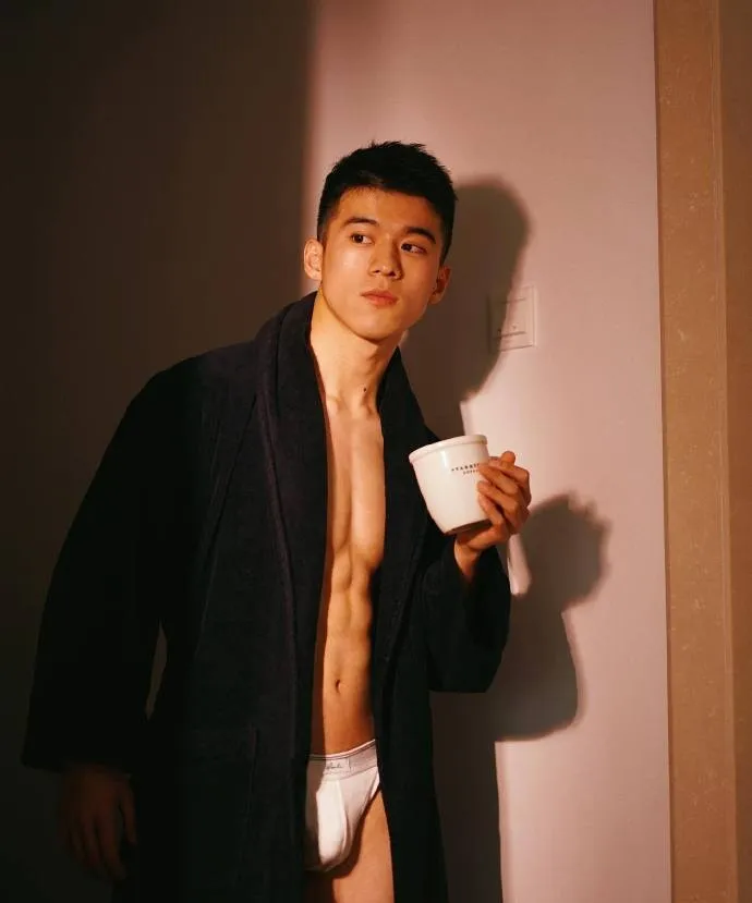 图片[6]-肌肉小奶狗落尔洛有多让人上头？！-小蓝短视频