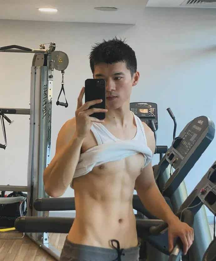 图片[8]-肌肉小奶狗落尔洛有多让人上头？！-小蓝短视频