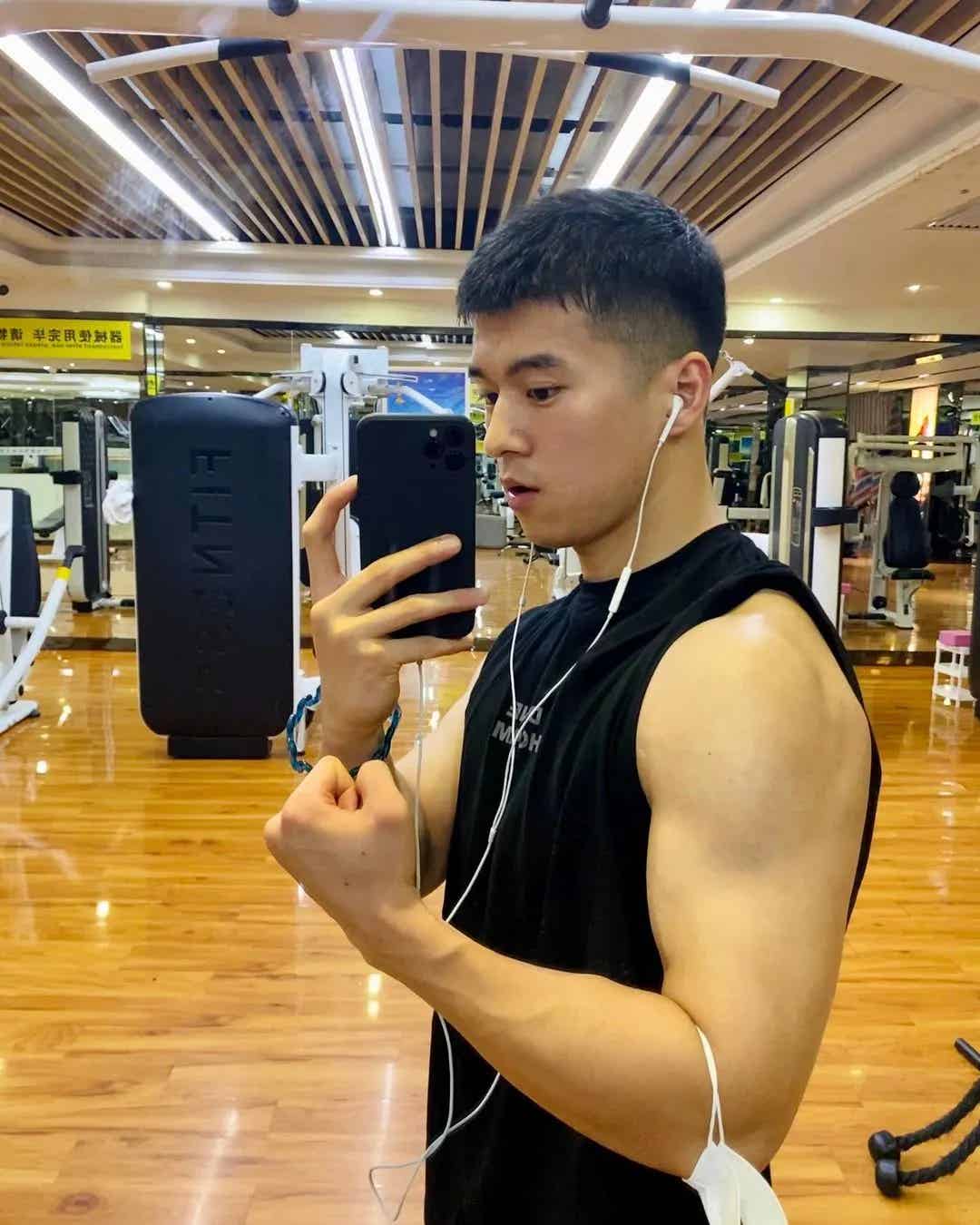 图片[10]-肌肉小奶狗落尔洛有多让人上头？！-小蓝短视频