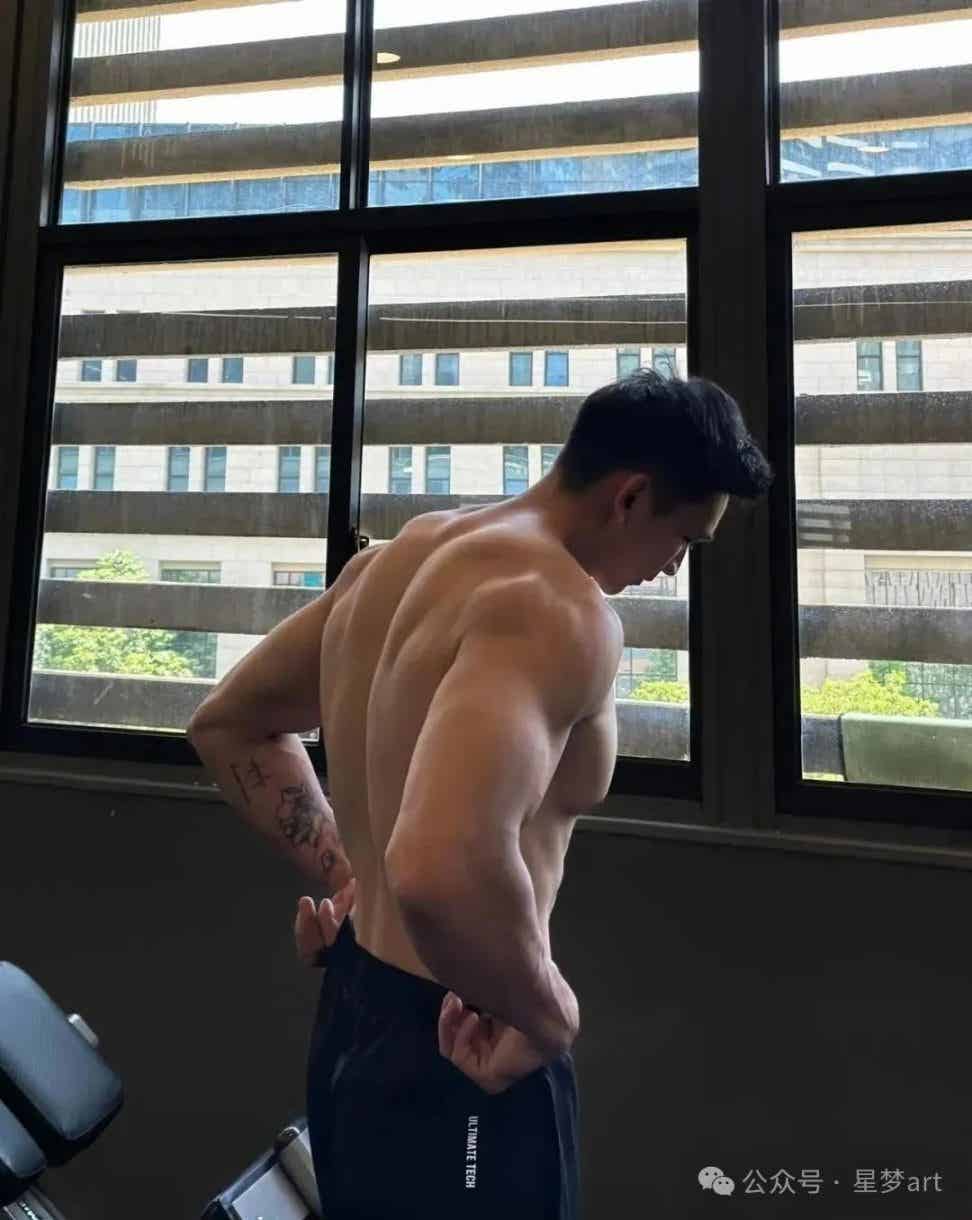 图片[4]-185cm肌肉粗大又爷们又man的健身型男-小蓝短视频