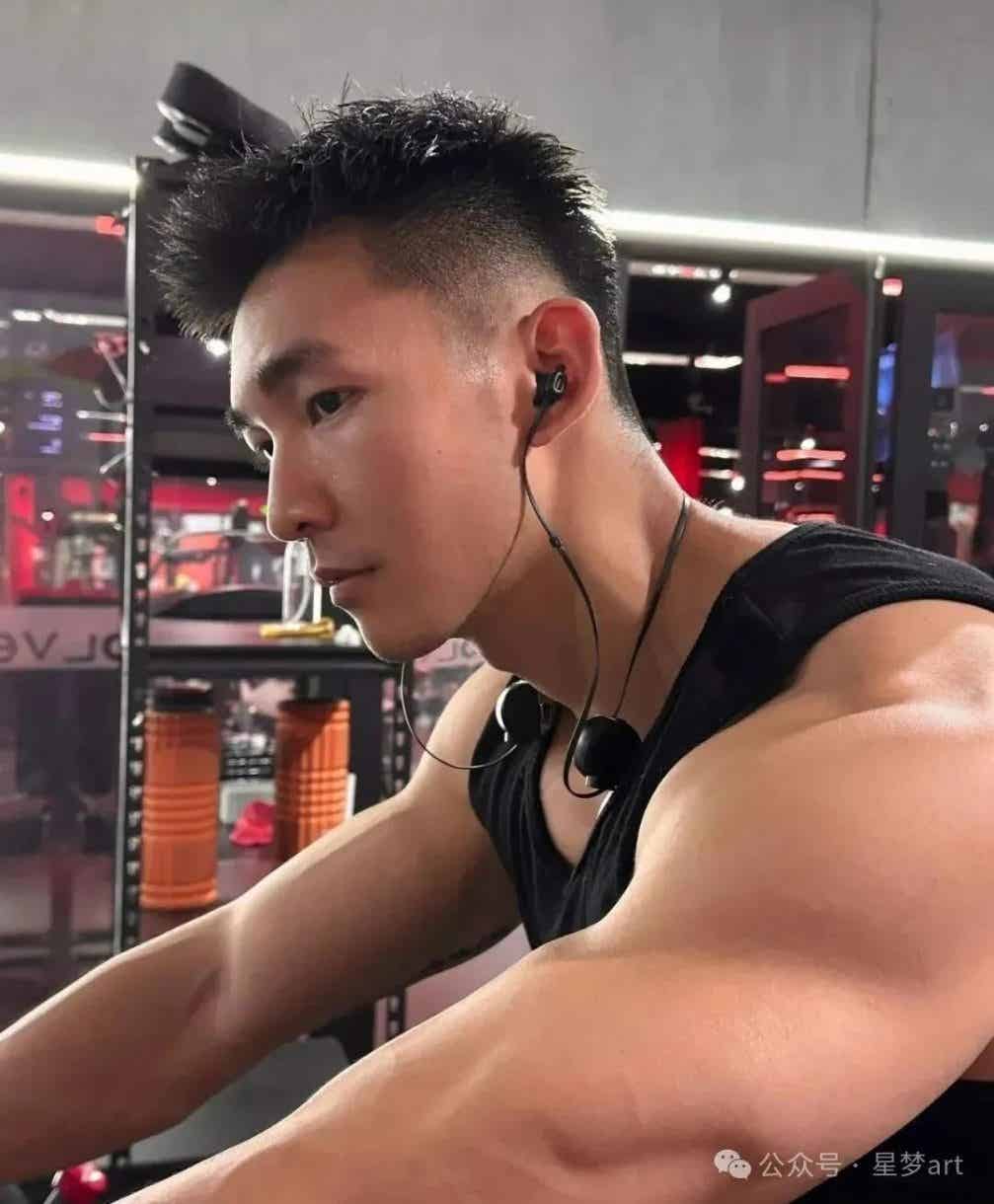 图片[7]-185cm肌肉粗大又爷们又man的健身型男-小蓝短视频