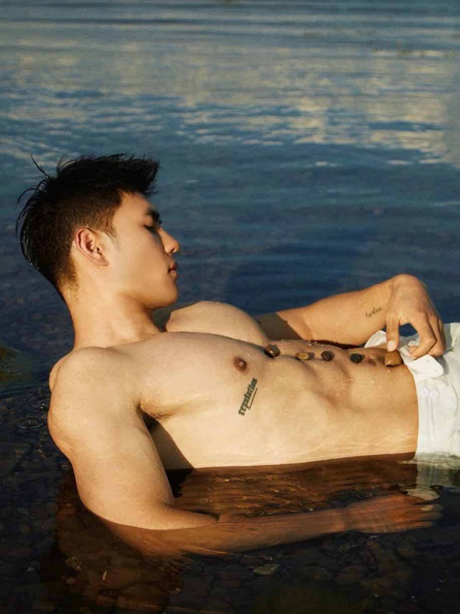 图片[5]-壮实奶狗腹和爆炸腿，这一身纯欲肌肉型男太撩了！-小蓝短视频