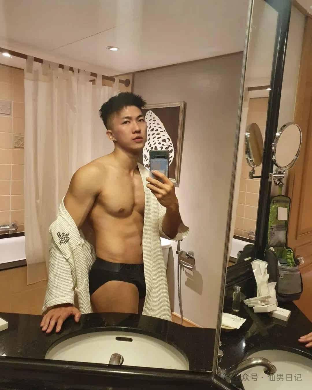 图片[1]-设计师各种花样在ins上爆火！网友辣评：还是你们文化人会拍……-小蓝短视频