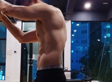 设计师各种花样在ins上爆火!网友辣评:还是你们文化人会拍……