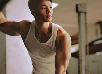 湖南的一名肌肉修车工！