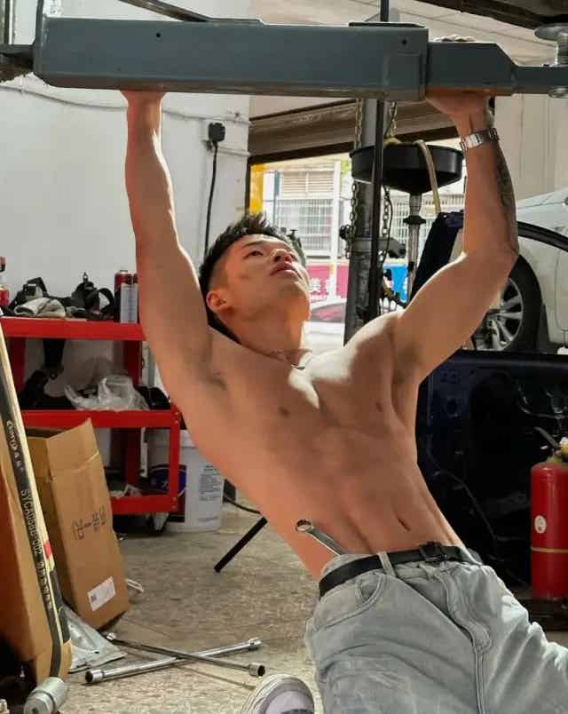 图片[8]-湖南的一名肌肉修车工！-小蓝短视频