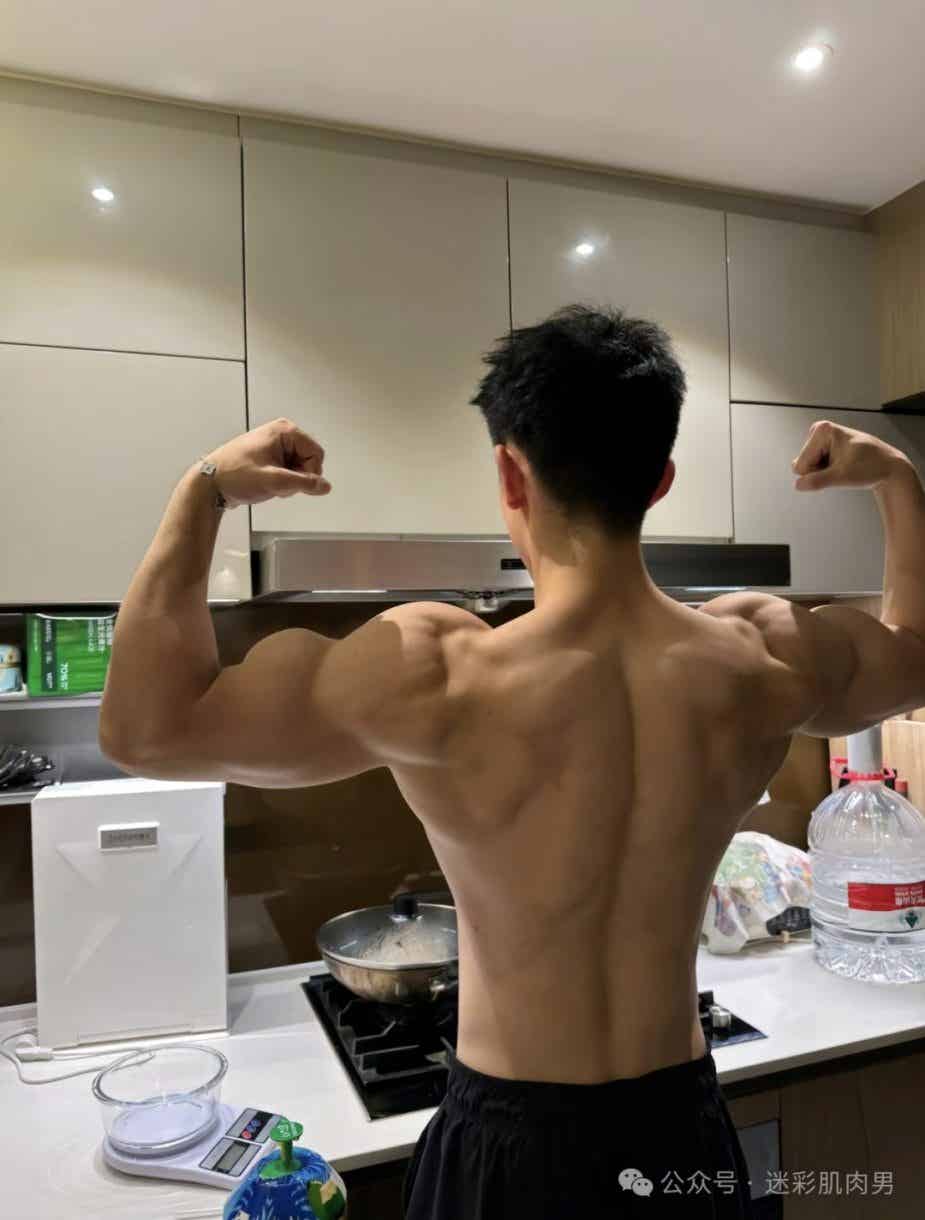 图片[3]-你们的新老公自拍来啦！这样穿长腿太勒了啊啊啊！-小蓝短视频