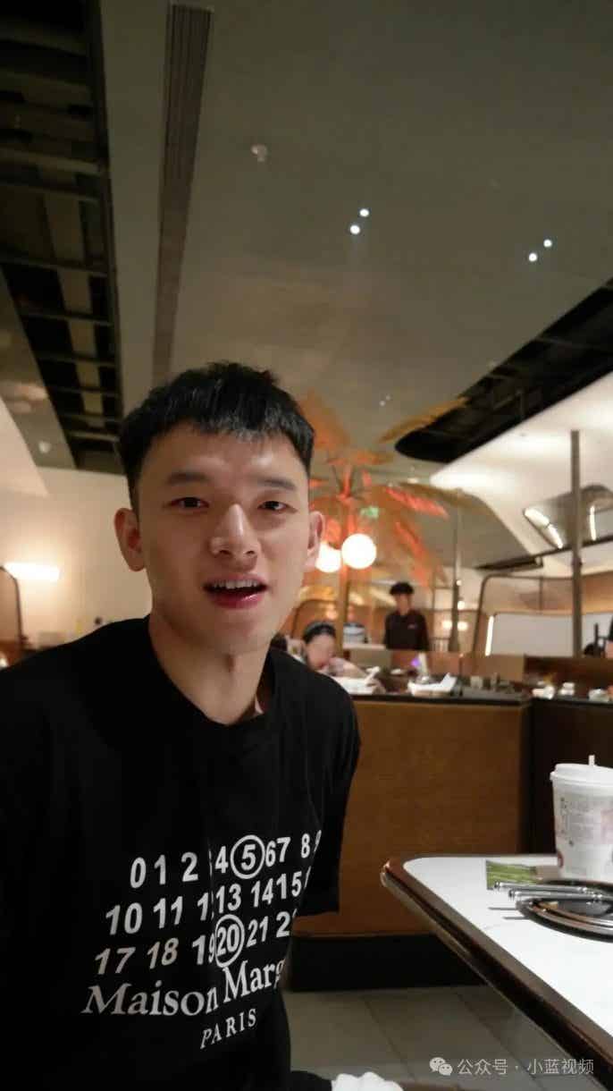 图片[4]-帅气脂包肌小哥，乖乖般“李现”-小蓝短视频