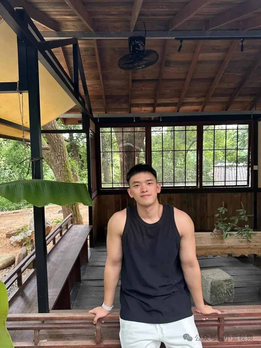 图片[5]-帅气脂包肌小哥，乖乖般“李现”-小蓝短视频