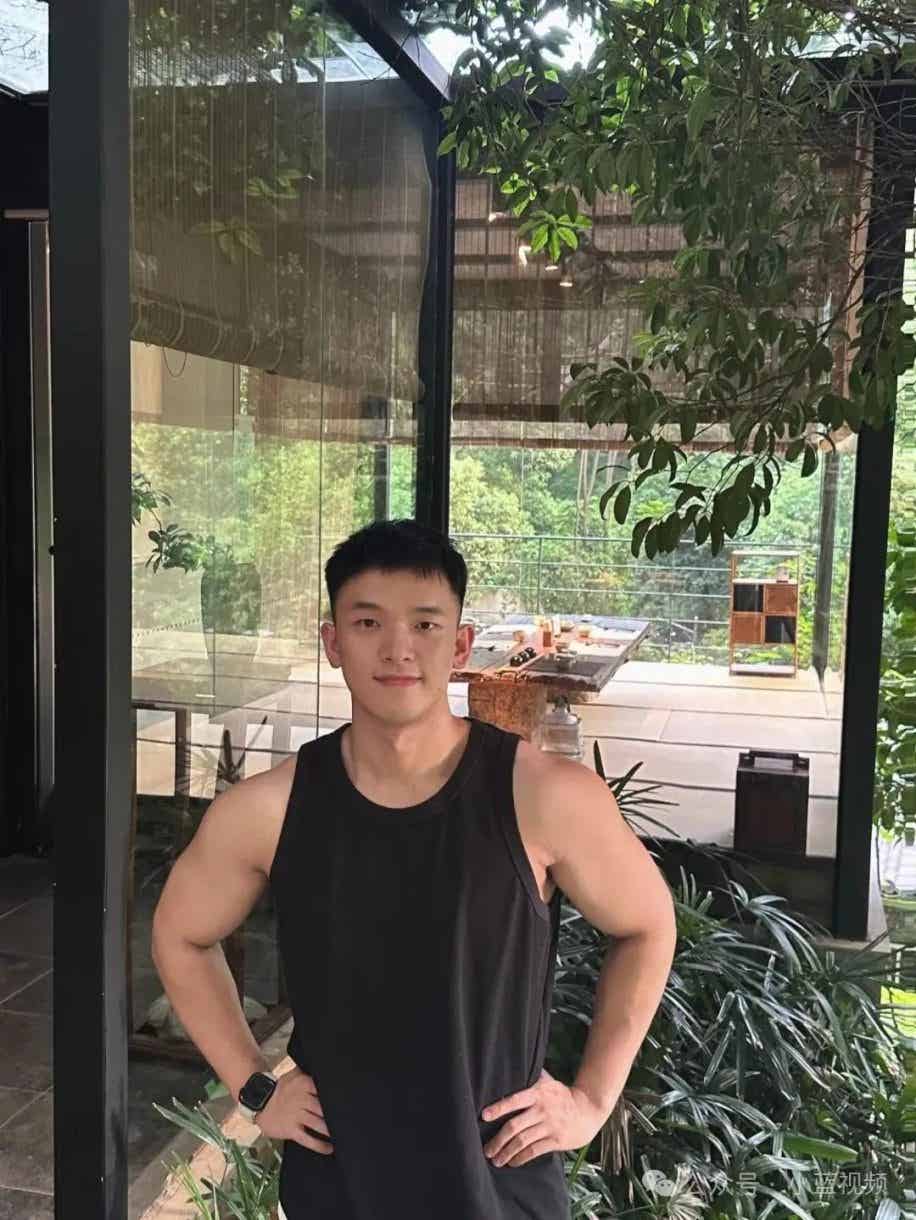 图片[7]-帅气脂包肌小哥，乖乖般“李现”-小蓝短视频