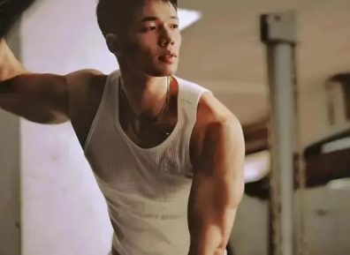 满身男人味油渍肌肉小哥,全网最帅汽修工!