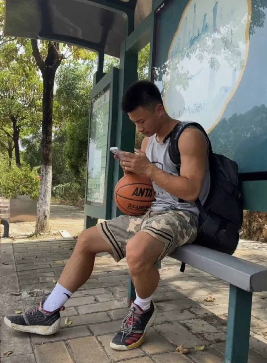 图片[11]-体院寸头肌肉体育生，宿舍荷尔蒙太炸裂了！-小蓝短视频