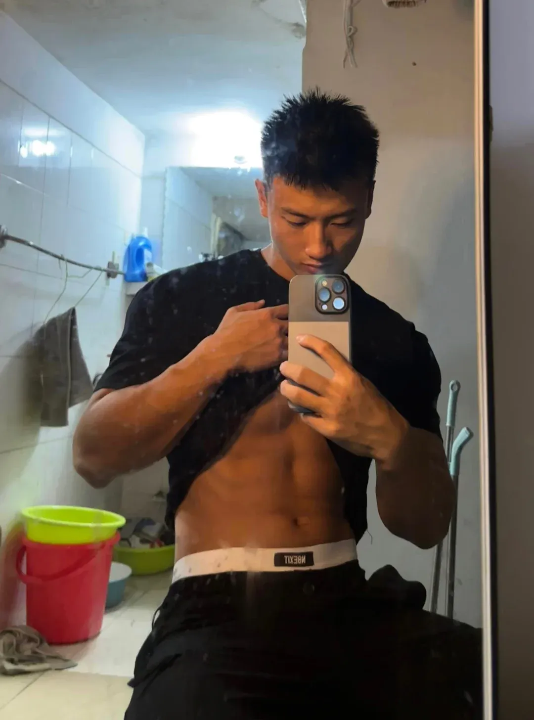 体院寸头肌肉体育生，宿舍荷尔蒙太炸裂了！-小蓝短视频