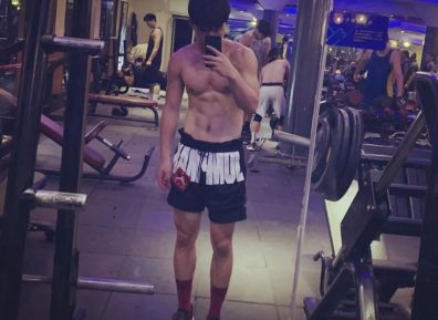 湖工大体育生更衣室换衣服被拍,新疆小伙太招女记者了!