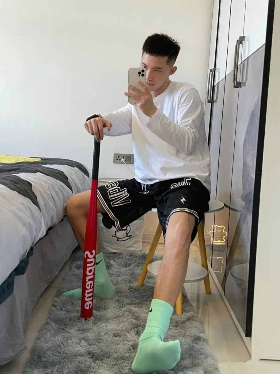 图片[10]-来自东北的运动小哥岔腿真好看！-小蓝短视频