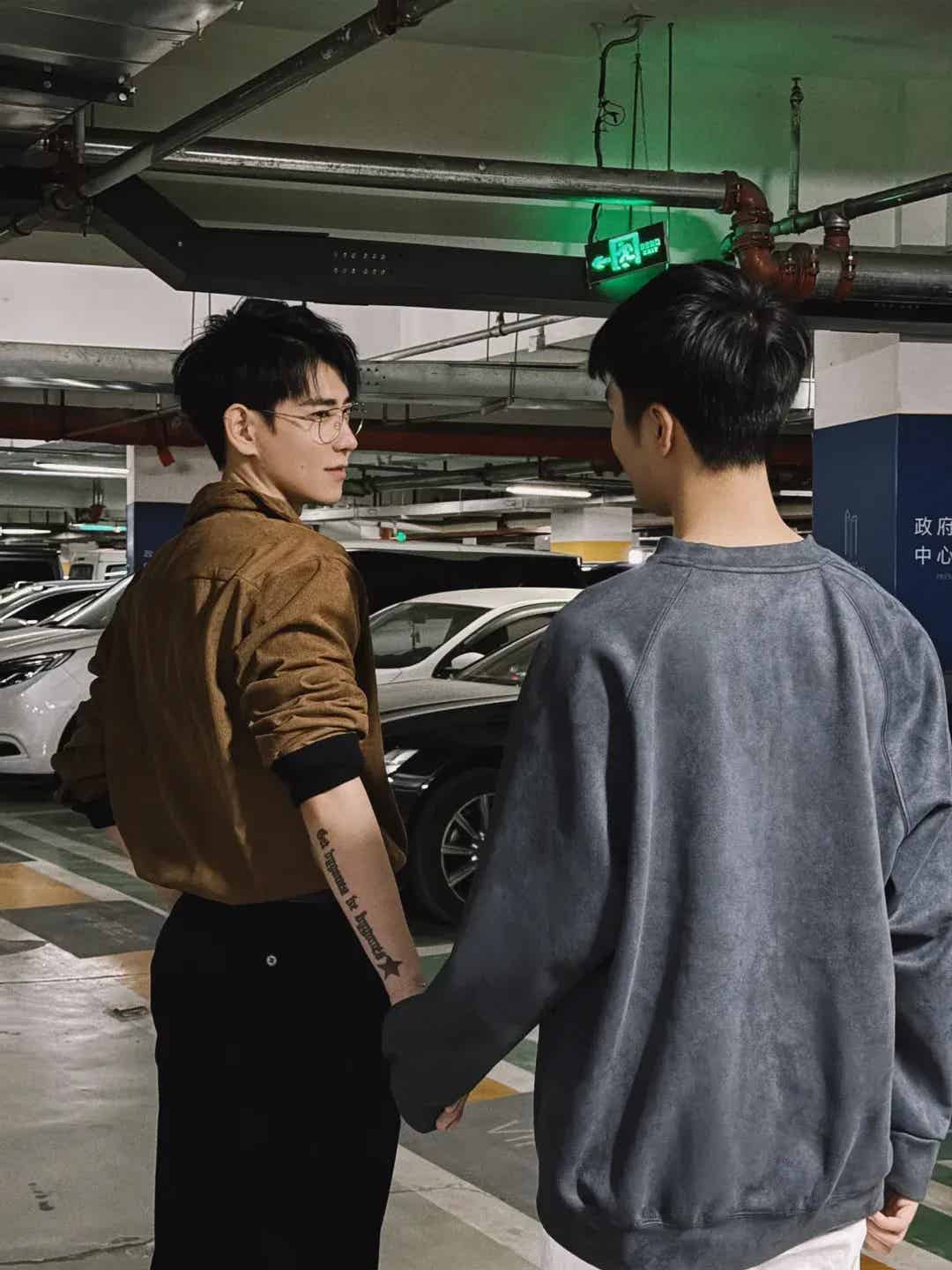 图片[16]-正装、白袜，这样的时尚搭配你能拒绝吗？-小蓝短视频