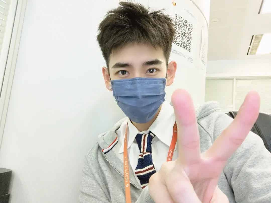 图片[18]-正装、白袜，这样的时尚搭配你能拒绝吗？-小蓝短视频