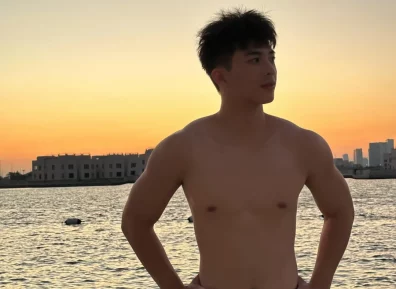 体育生网红健身小鲜肉，男生壮一点更帅！