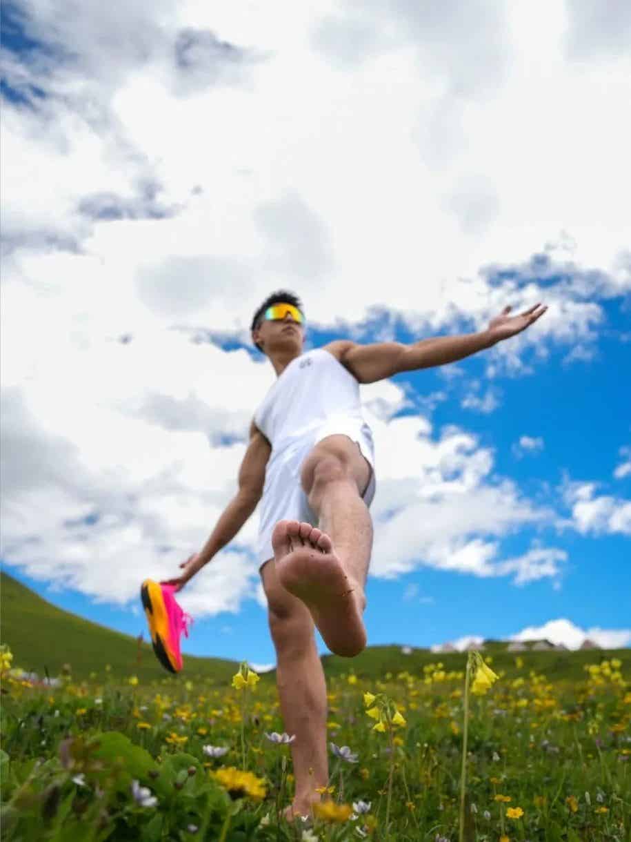 图片[9]-超帅大包腹肌体育生，游泳馆大方展示！-小蓝短视频