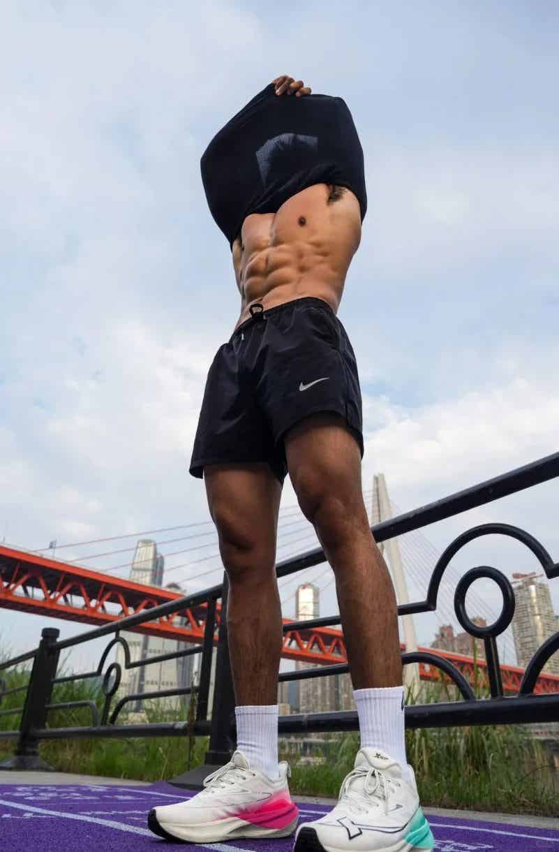 图片[10]-超帅大包腹肌体育生，游泳馆大方展示！-小蓝短视频