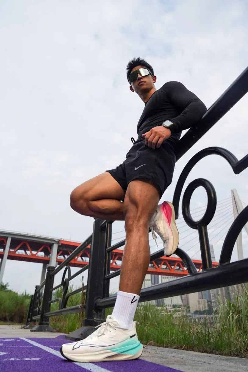 图片[11]-超帅大包腹肌体育生，游泳馆大方展示！-小蓝短视频