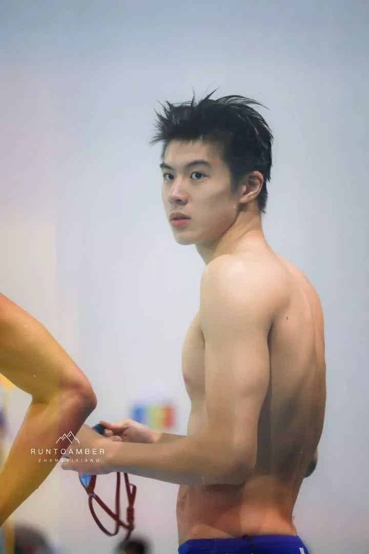 图片[26]-游泳队张翼祥拍CK大片！我可以可以可以！-小蓝短视频