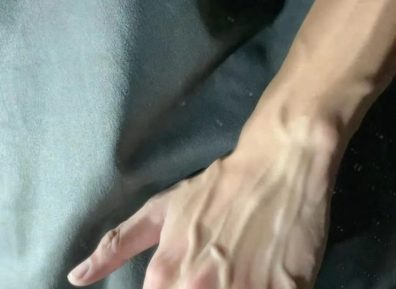 185腹肌臭脚男大体育生，长腿体育生到底有多香.......