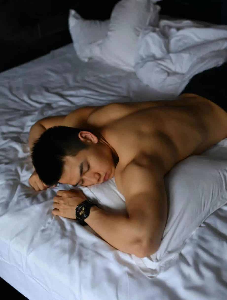 图片[11]-小哥穿运动裤在发光，身材让我爱了-小蓝短视频