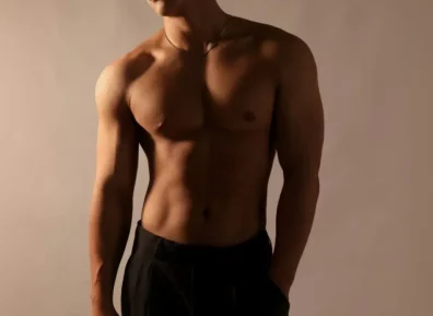 肌肉狼狗来袭!江苏肌肉小哥哥@Kenny 玺海边大片让你“馋哭了”