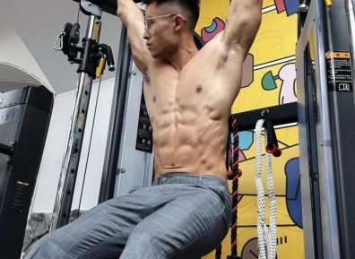 肌肉滑雪健身教练,黑皮身材超A暴躁!