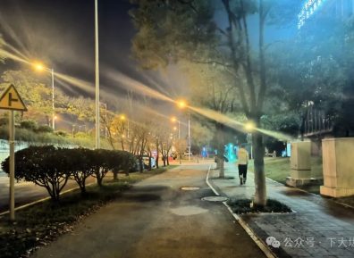 长沙河西终于开gay吧了！顾客人均学历是本科？