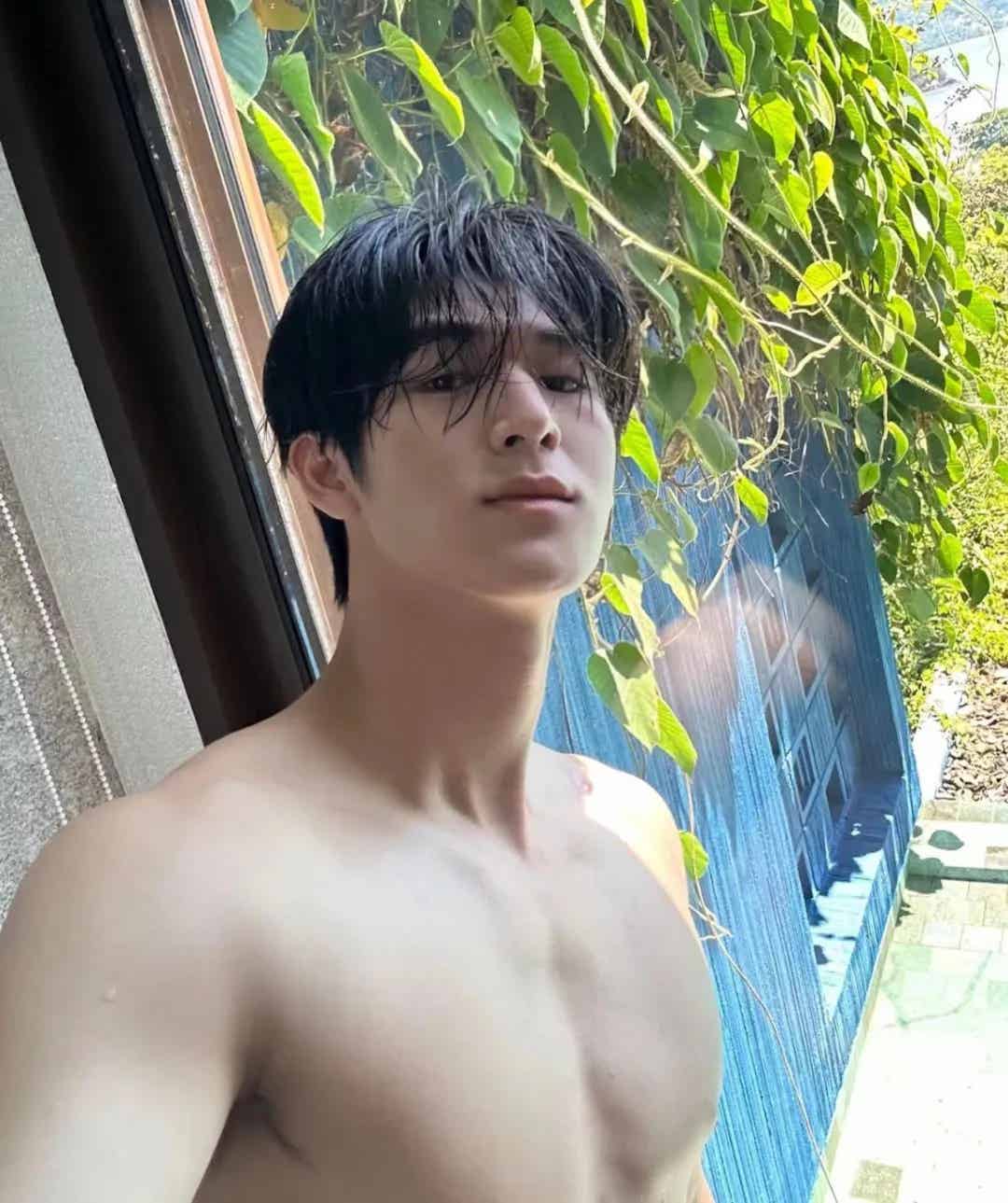 图片[10]-穿白袜、秀翘臀，他俩不愧是泰国娱乐圈营业天花板！-小蓝短视频