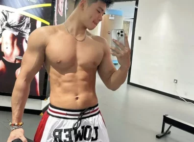 黑皮肌肉体育生，又纯又猛！